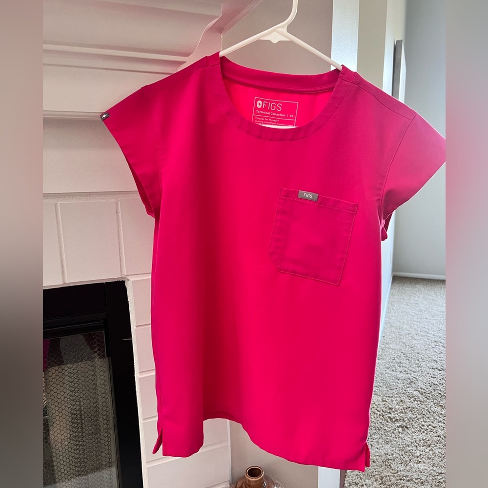 Figs Shocking Pink Lucia Relaxed Crewneck - Scrub Top - XS. Barely worn!